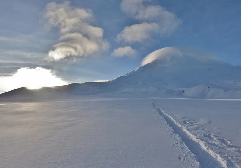 Descenso por nieve desde el volcán Llaima