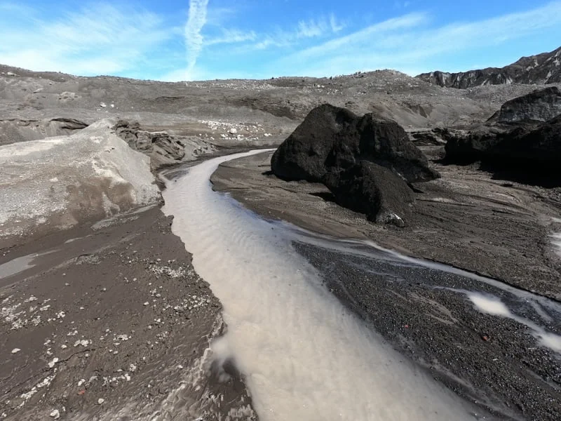 Cauce de deshielo en el valle del Glaciar Pichillancahue