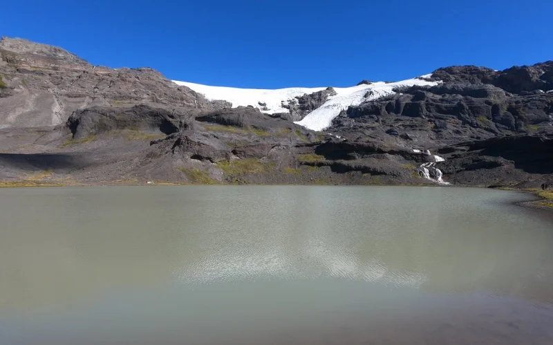 Salto Punta Negra en el trekking a Laguna Espejo