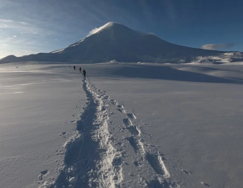 Volcán Llaima sobre los escoriales del Parque Nacional Conguillío