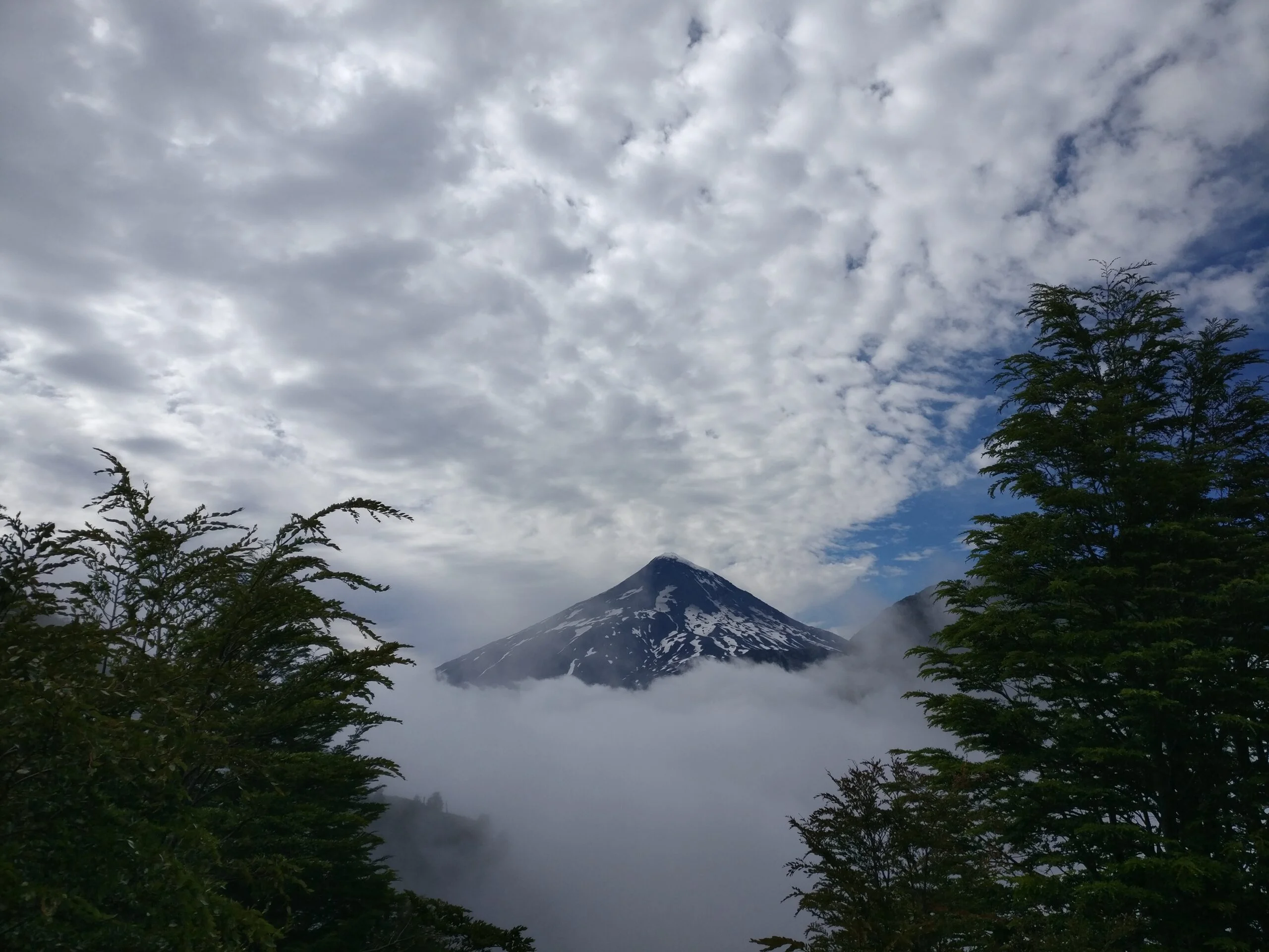 Volcanes y montañas vistos desde el Mirador Colmillo del Diablo