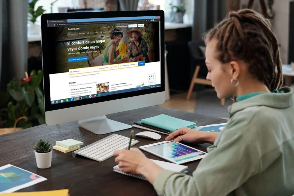 Proceso para registrar y configurar una cabaña en Booking.com