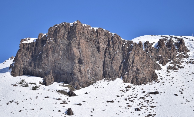 Montañas del Valle de los Cóndores junto a la Ruta Pehuenche