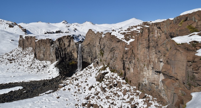 Vista panorámica de las montañas de la Ruta Pehuenche