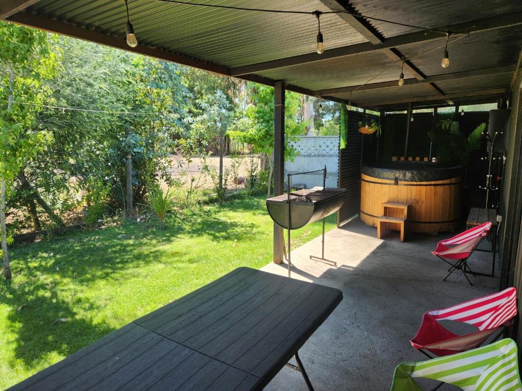 Cabaña moderna con tinaja opcional Tropical Black en Chillán